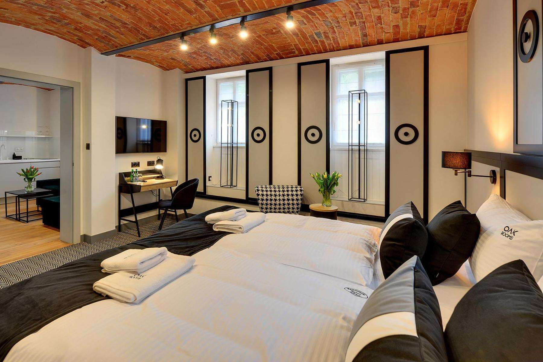 Oak Rooms Oborniki Slaskie Exterior photo