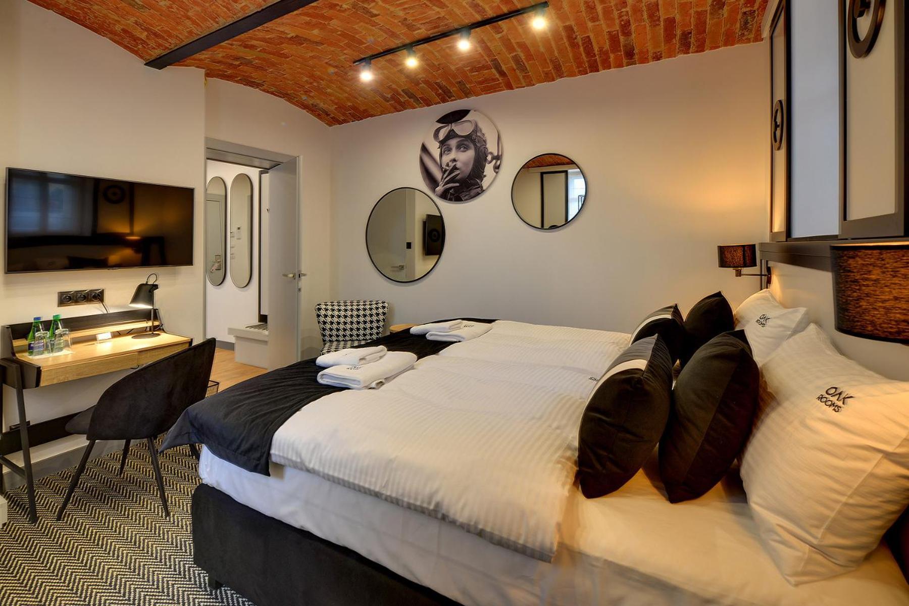 Oak Rooms Oborniki Slaskie Exterior photo