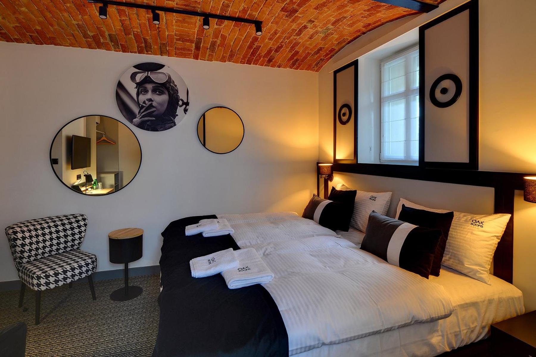 Oak Rooms Oborniki Slaskie Exterior photo